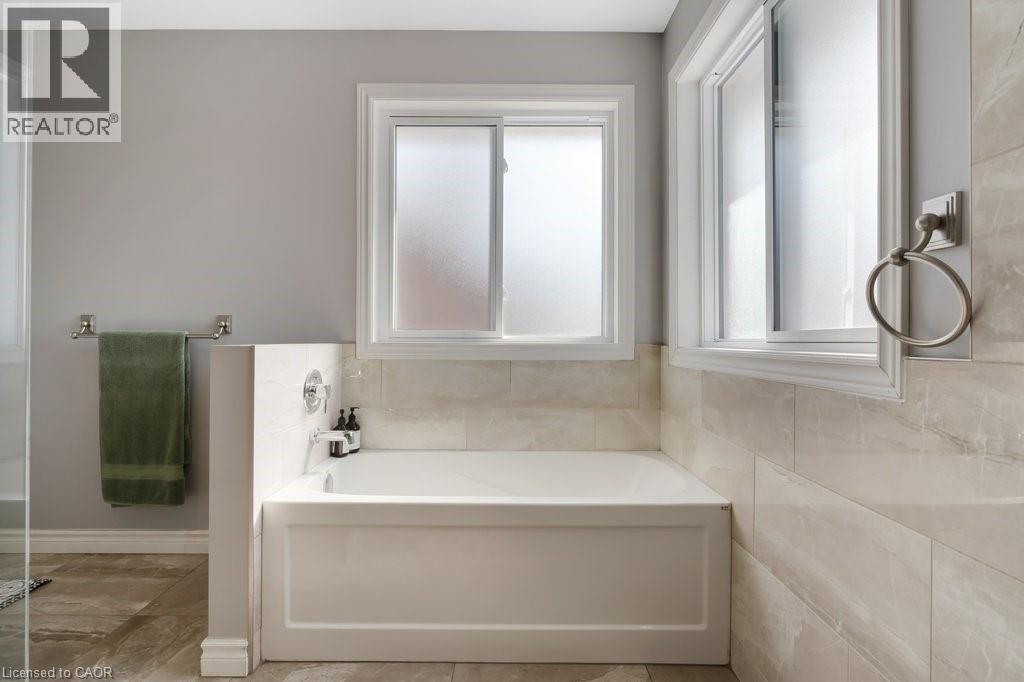Bathroom with a bath and baseboards - 148 Cowan Boulevard, Cambridge, ON - Indoor Photo Showing Bathroom
