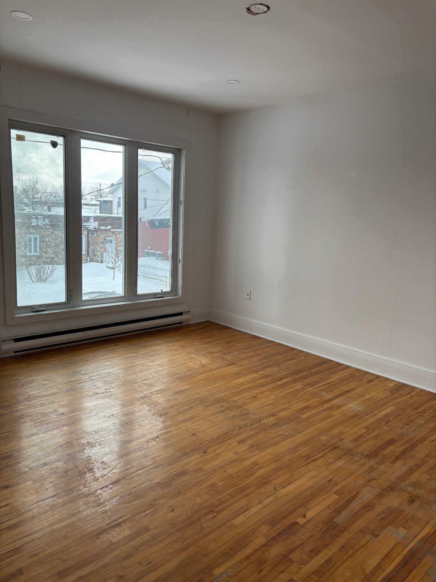 Salon - 1825 Rue Langevin, Longueuil (Saint-Hubert), QC - Indoor Photo Showing Other Room