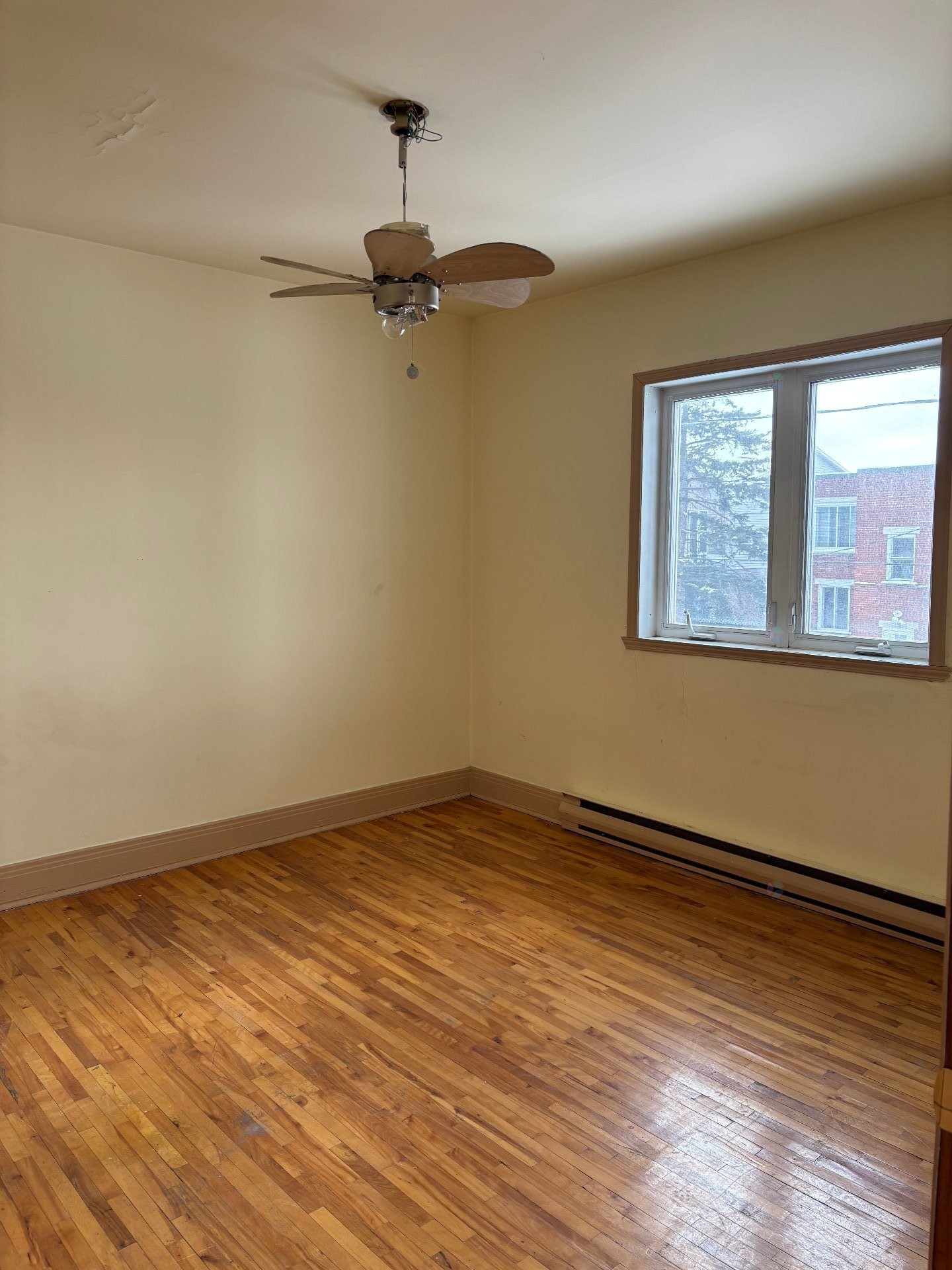 Chambre à coucher principale - 1825 Rue Langevin, Longueuil (Saint-Hubert), QC - Indoor Photo Showing Other Room