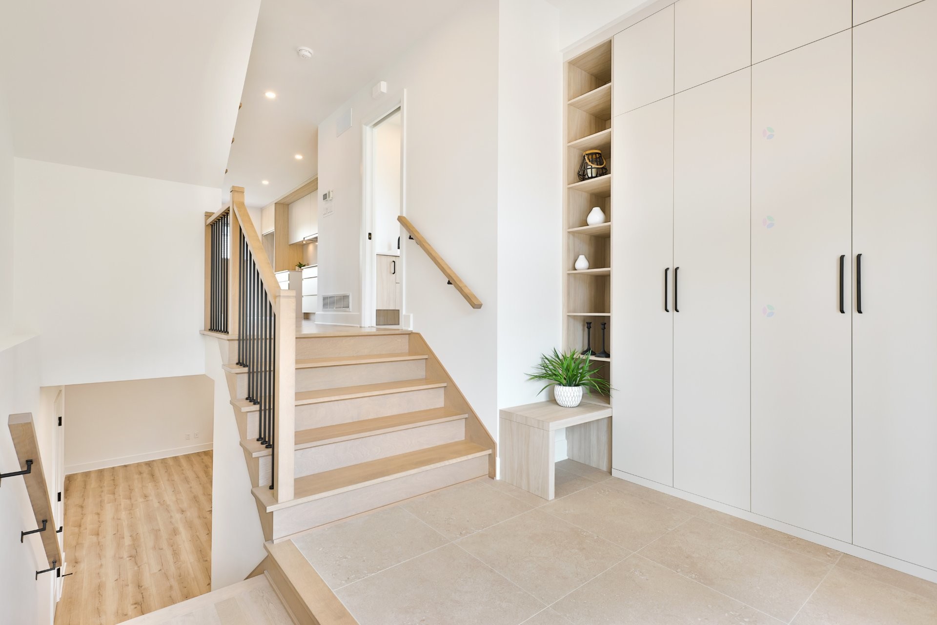 Mud Room - 5725 Rue Aline, Brossard, QC - Indoor Photo Showing Other Room