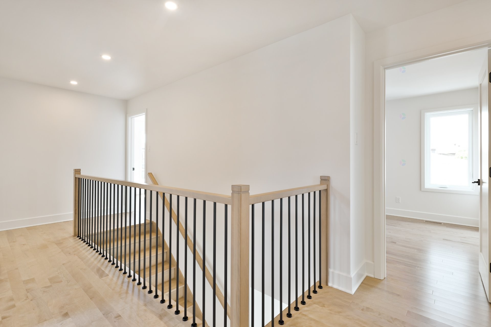 Staircase - 5725 Rue Aline, Brossard, QC - Indoor Photo Showing Other Room
