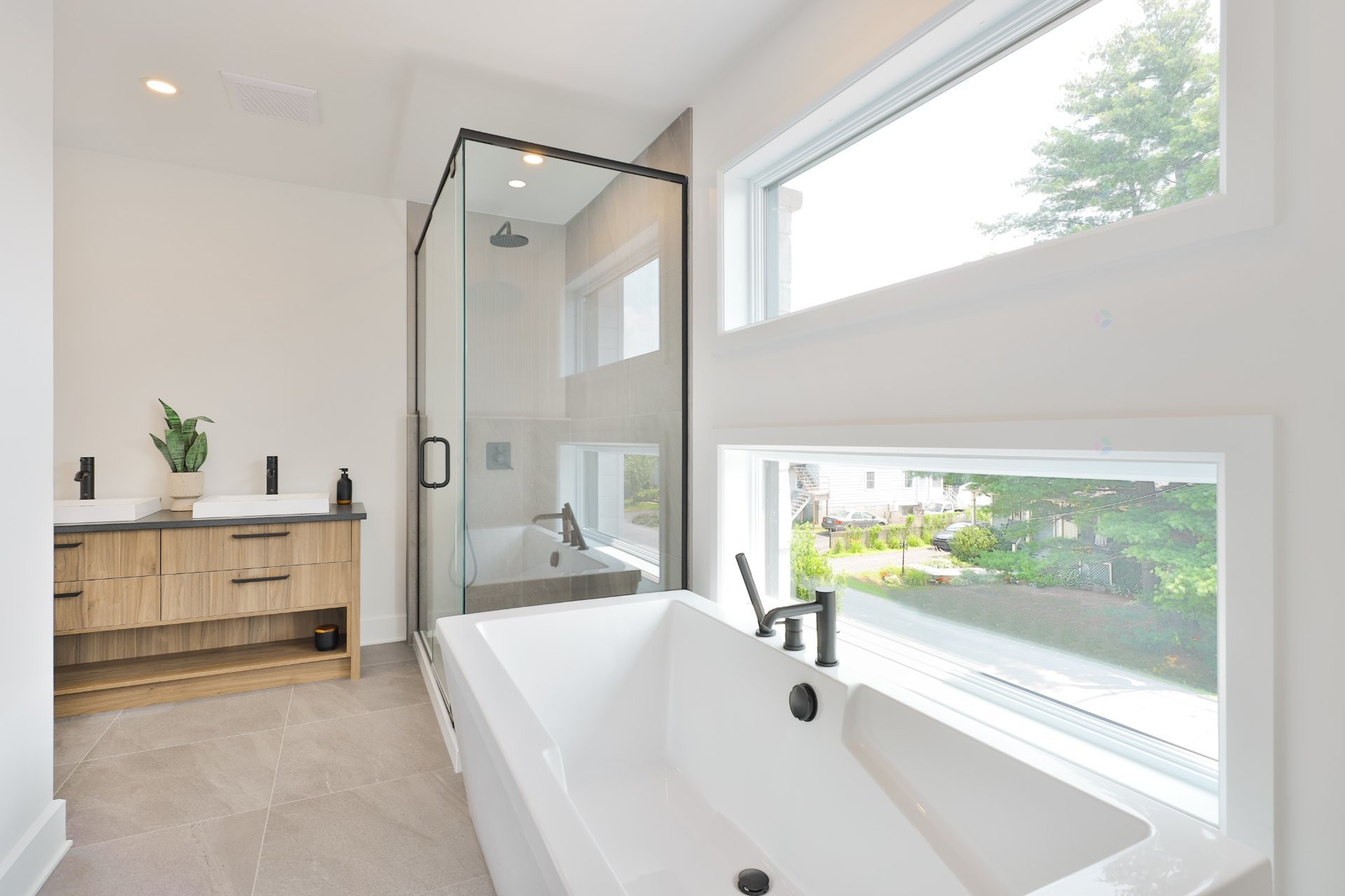 Master Bathroom - 5725 Rue Aline, Brossard, QC - Indoor Photo Showing Bathroom