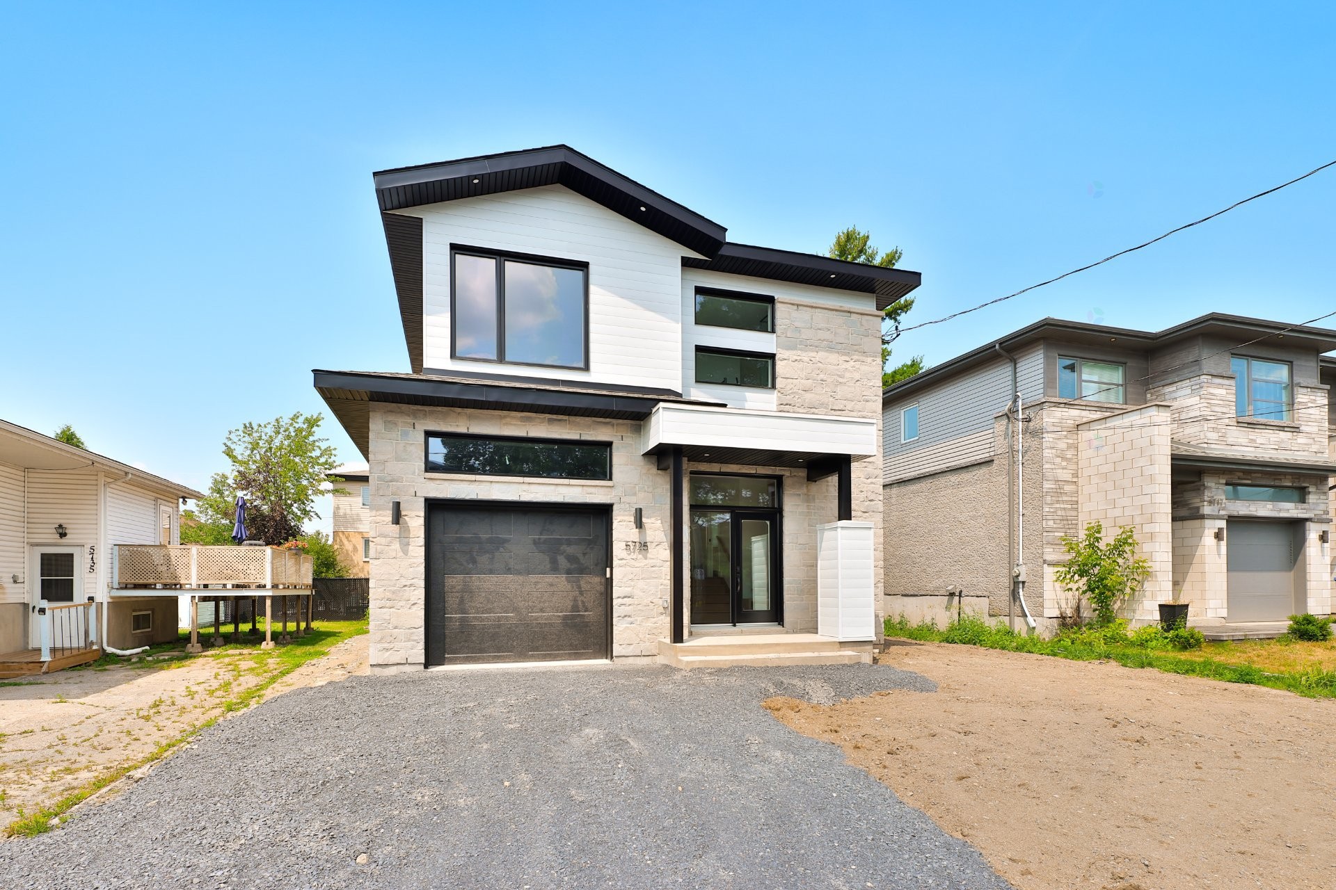 Parking - 5725 Rue Aline, Brossard, QC - Outdoor