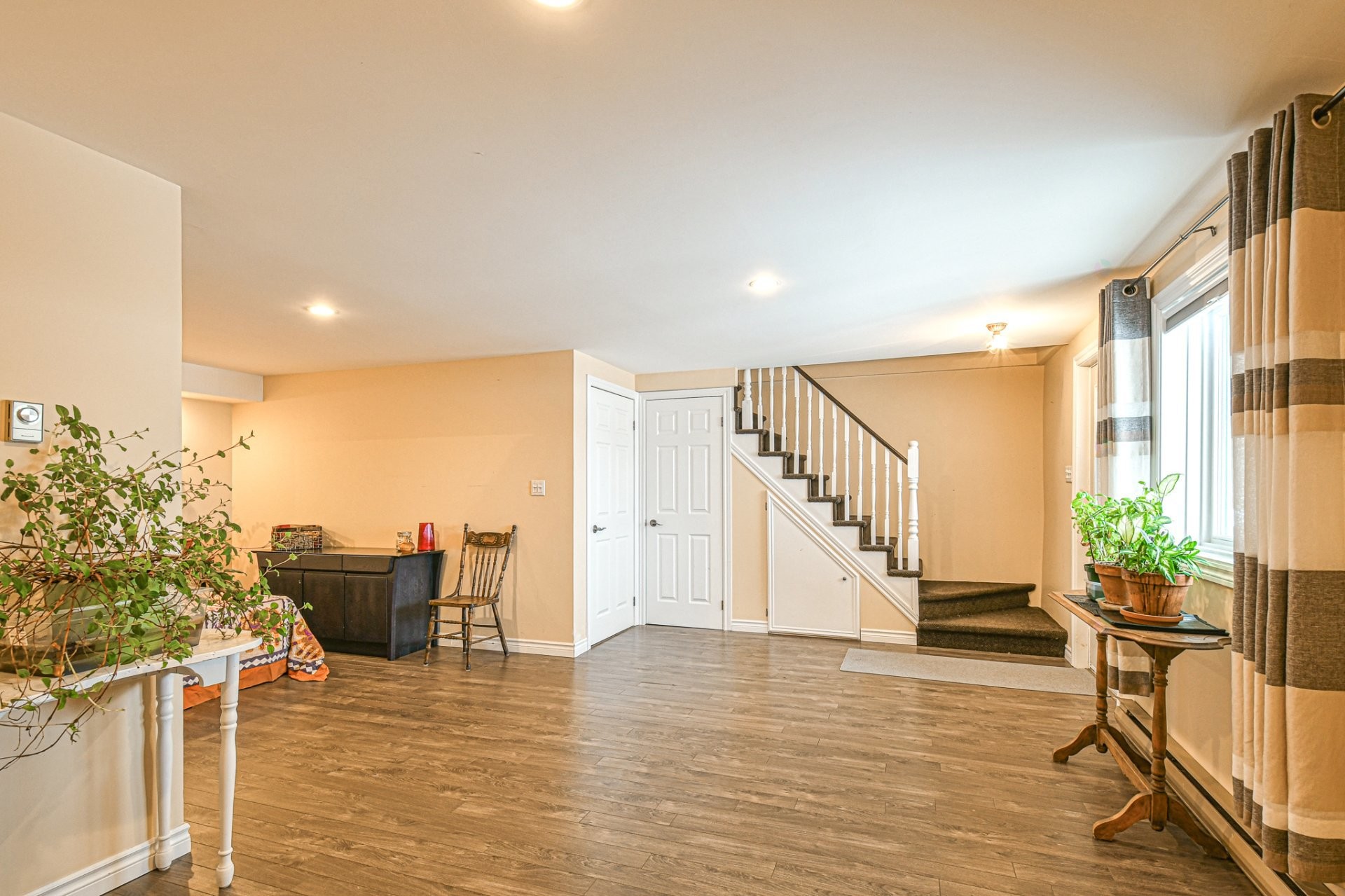 Family Room - 15-255 Rue Séraphin, Sainte-Adèle, QC - Indoor Photo Showing Other Room