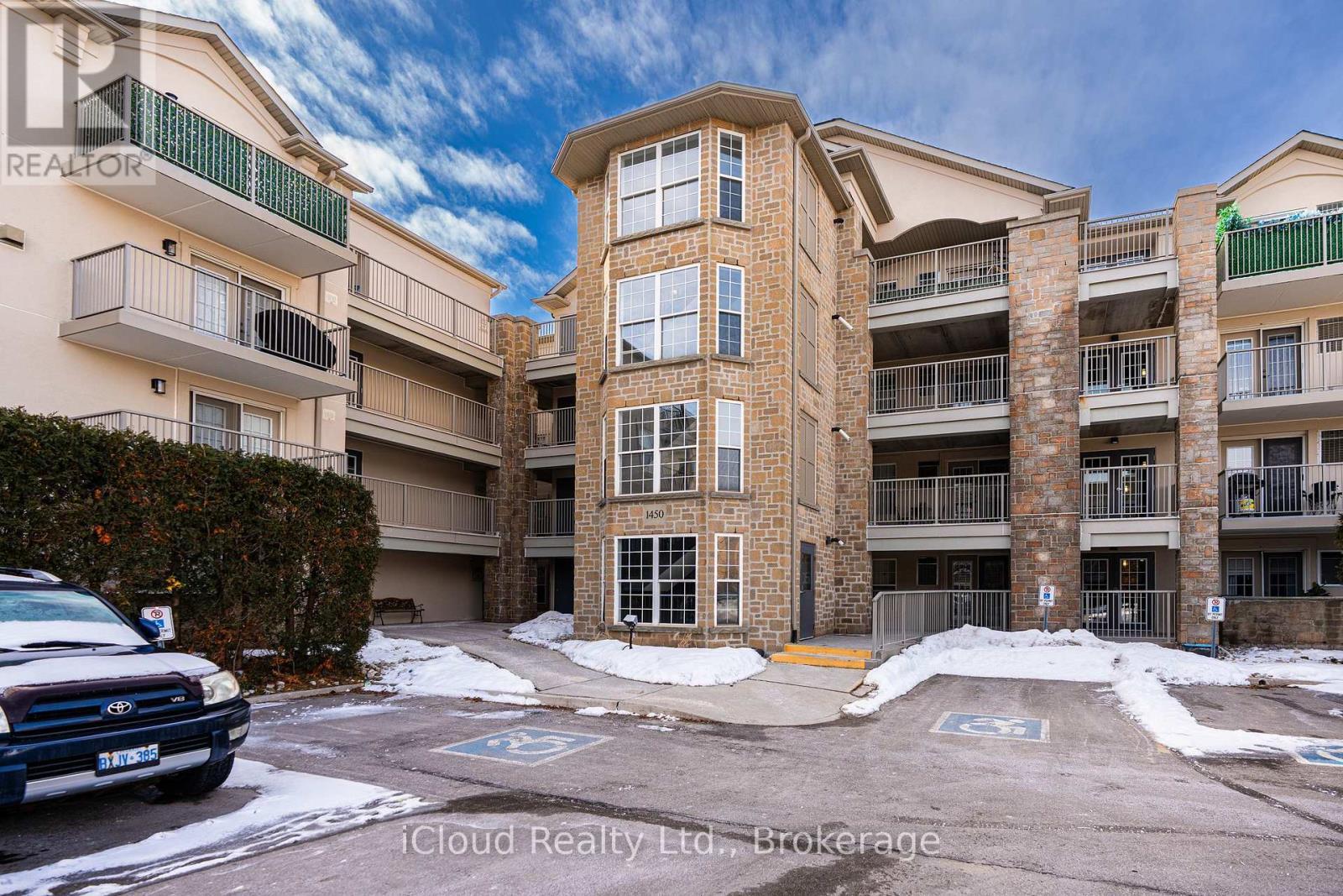 103 - 1450 Bishops Gate, Oakville, ON - Outdoor With Facade