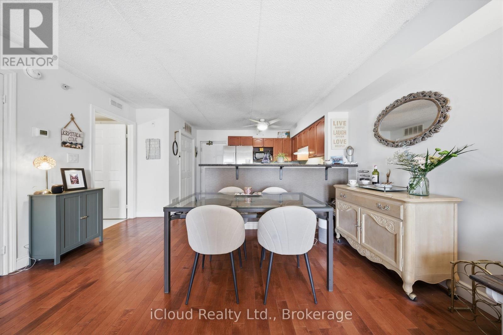 103 - 1450 Bishops Gate, Oakville, ON - Indoor Photo Showing Dining Room