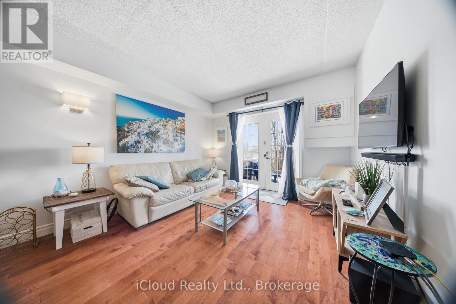 103 - 1450 Bishops Gate, Oakville, ON - Indoor Photo Showing Living Room
