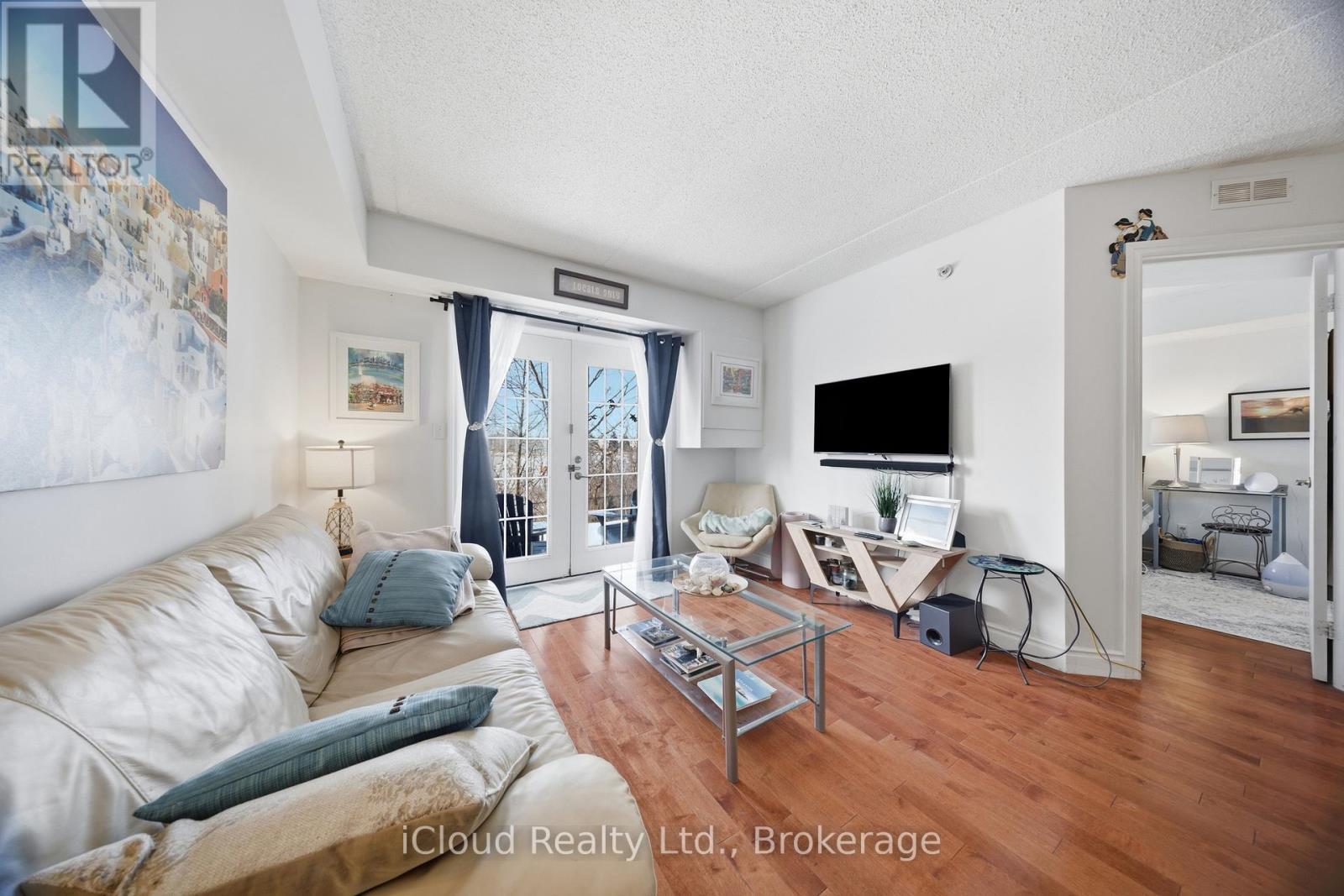 103 - 1450 Bishops Gate, Oakville, ON - Indoor Photo Showing Living Room