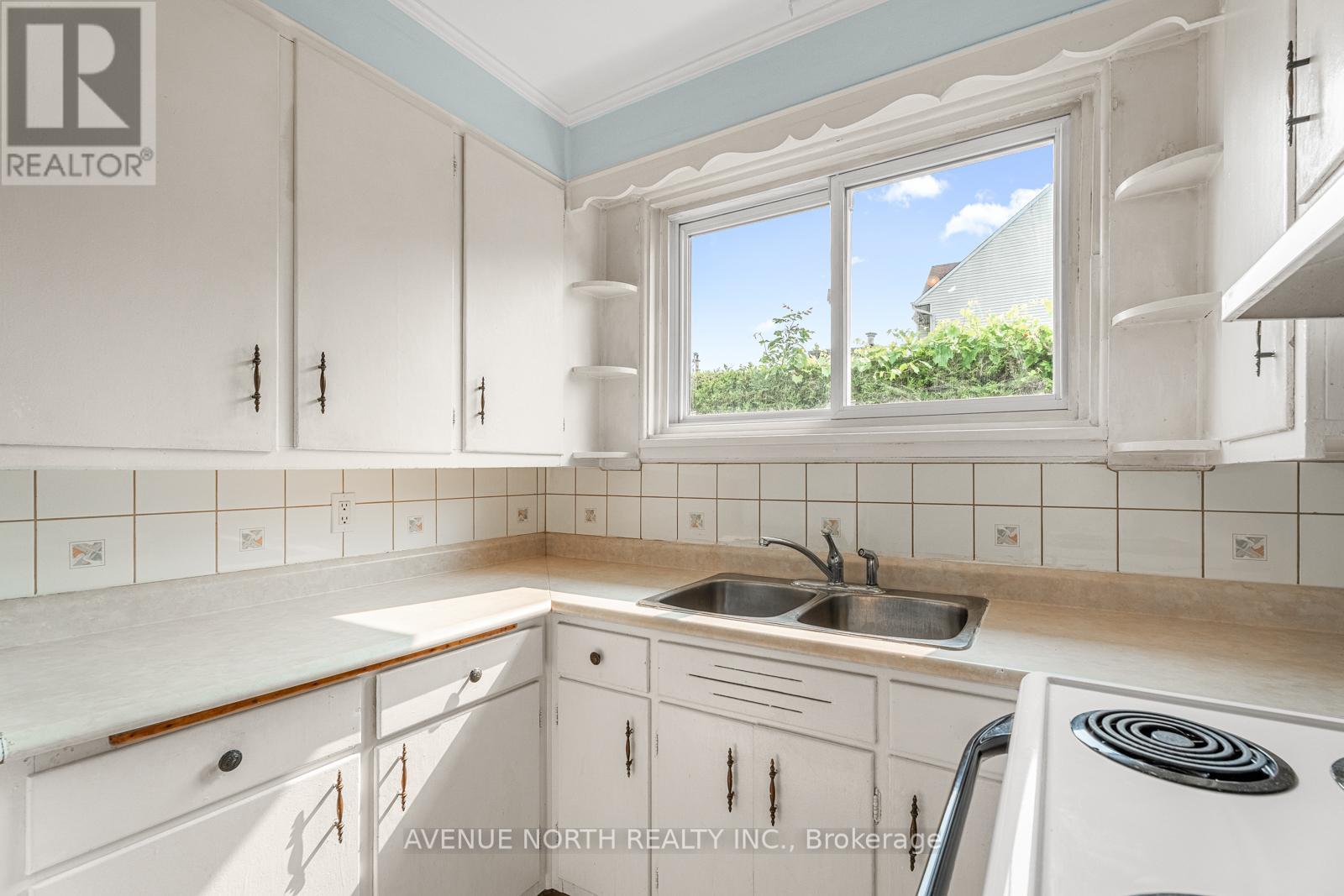 Kitchen - 1210 Erie Avenue, Ottawa, ON - Indoor Photo Showing Kitchen With Double Sink