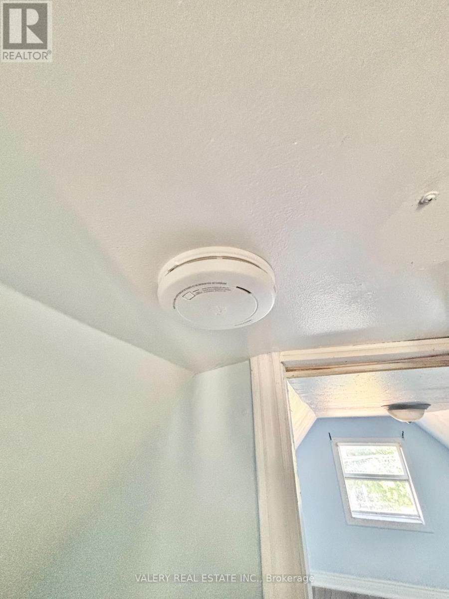 25 Niagara Street, Hamilton, ON - Indoor Photo Showing Other Room