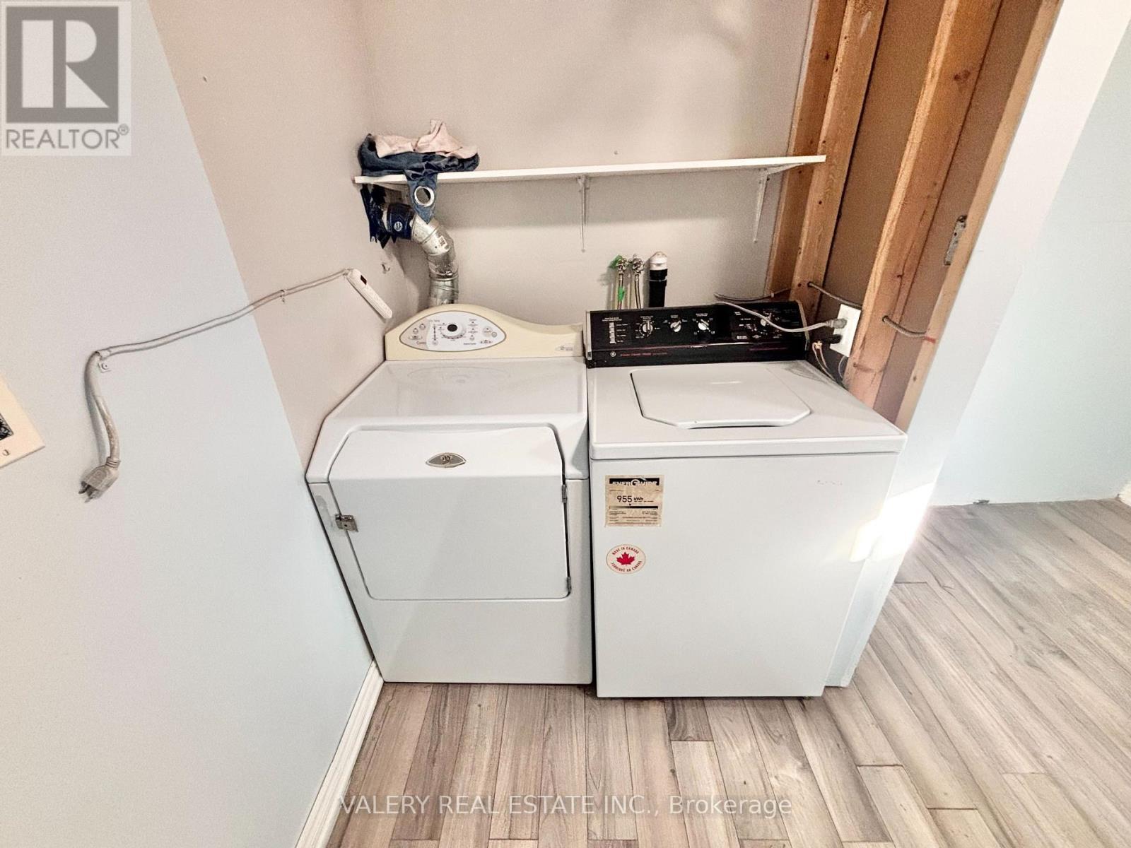 25 Niagara Street, Hamilton, ON - Indoor Photo Showing Laundry Room