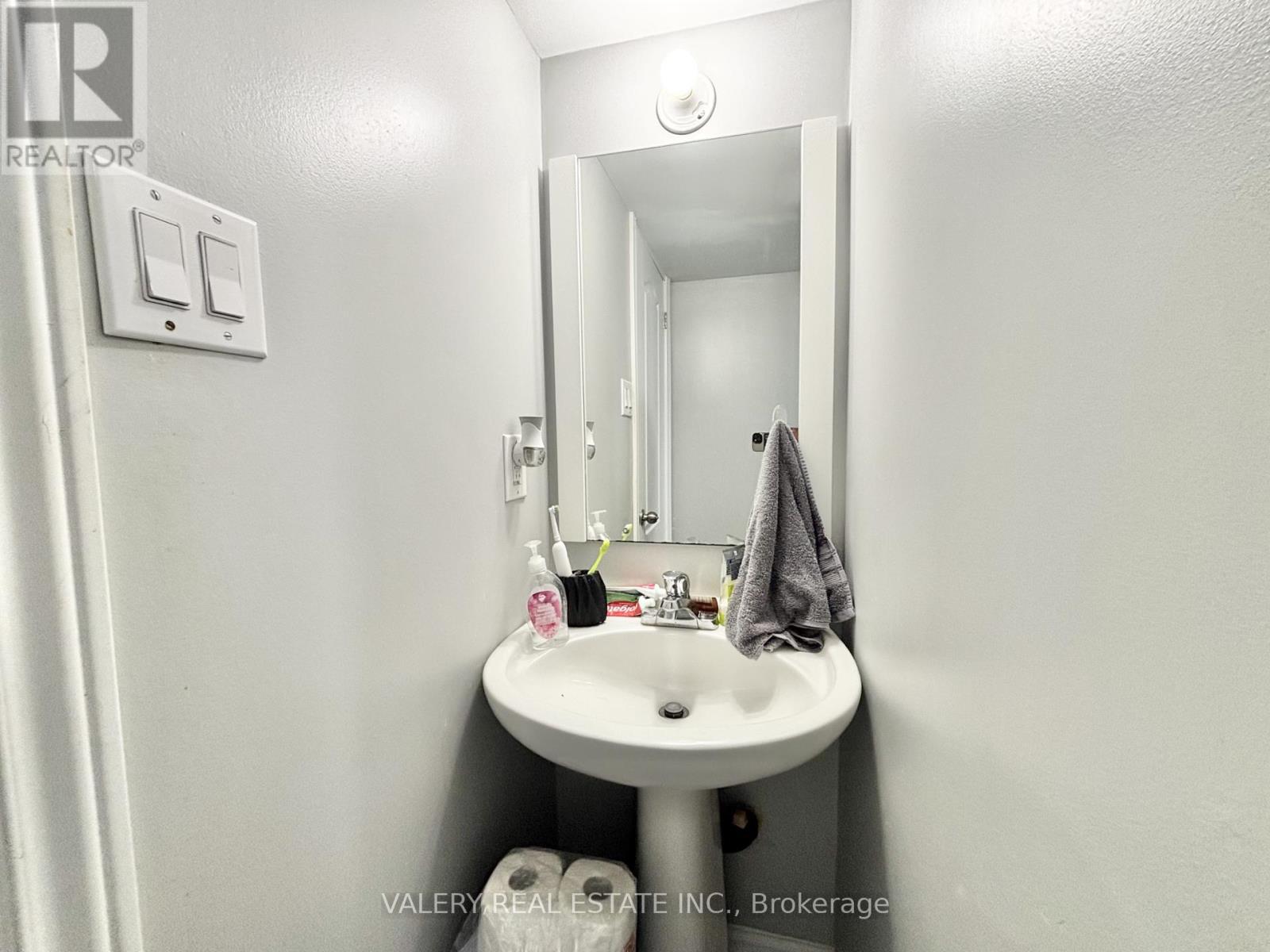 265 West 2Nd Street, Hamilton, ON - Indoor Photo Showing Bathroom