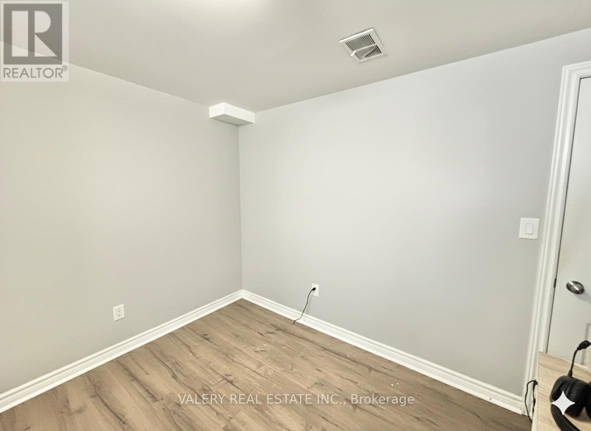 265 West 2Nd Street, Hamilton, ON - Indoor Photo Showing Other Room