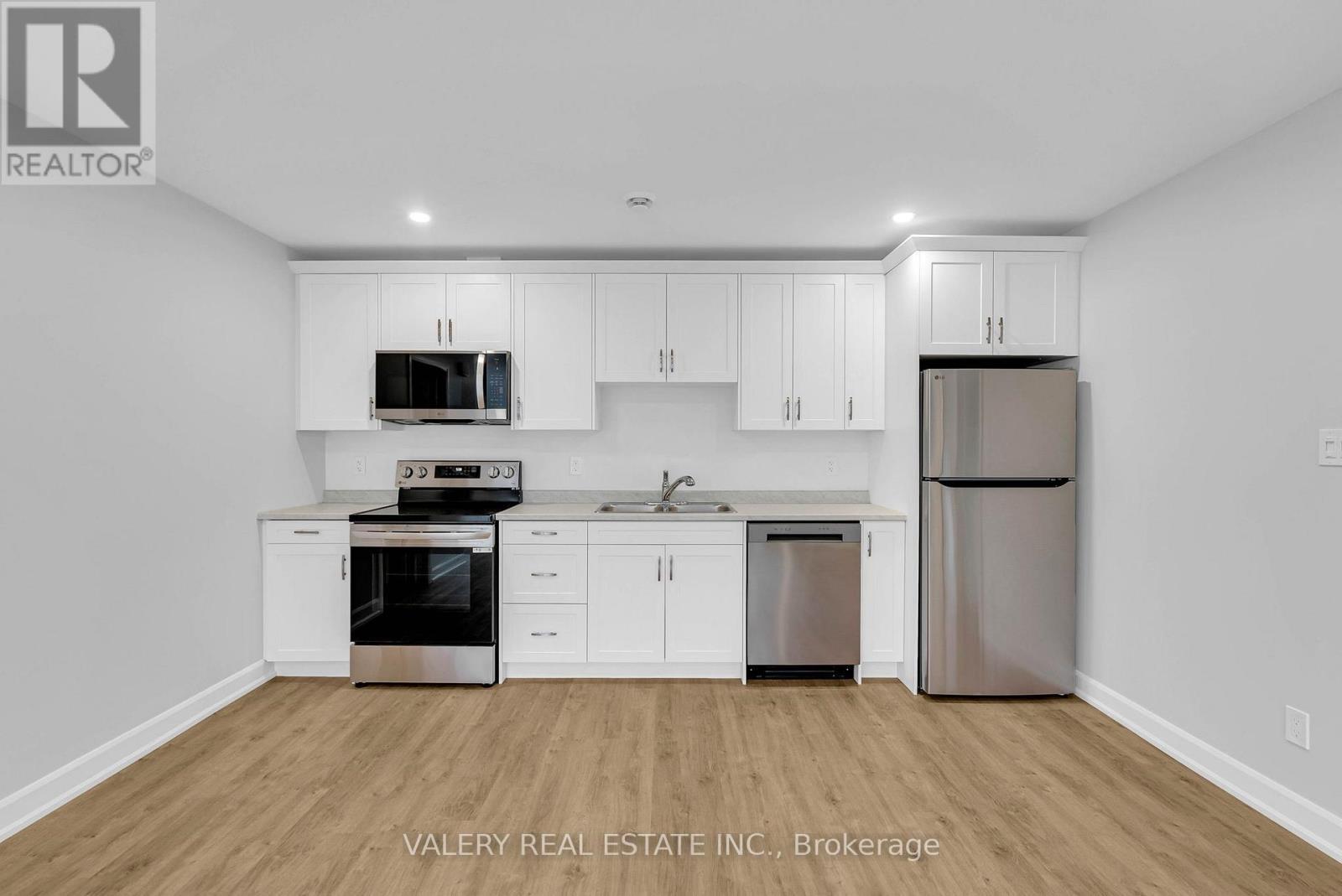 6A - 600 Second Street E, Cornwall, ON - Indoor Photo Showing Kitchen With Stainless Steel Kitchen With Double Sink