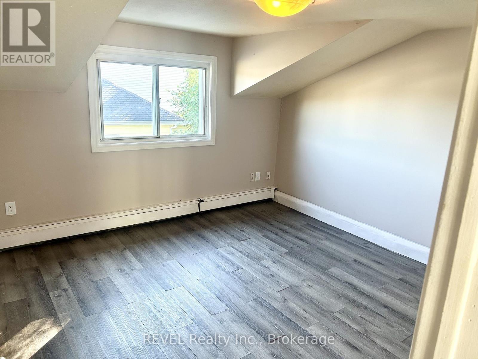 8 Pelham Road, St. Catharines (Western Hill), ON - Indoor Photo Showing Other Room