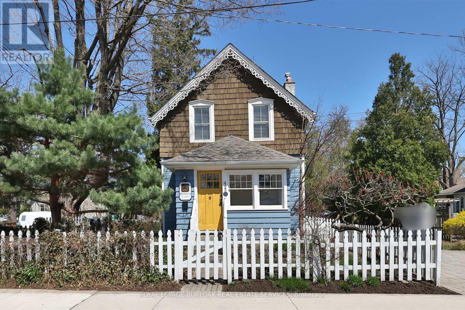 455 Nelson Avenue, Burlington, ON - Outdoor With Facade