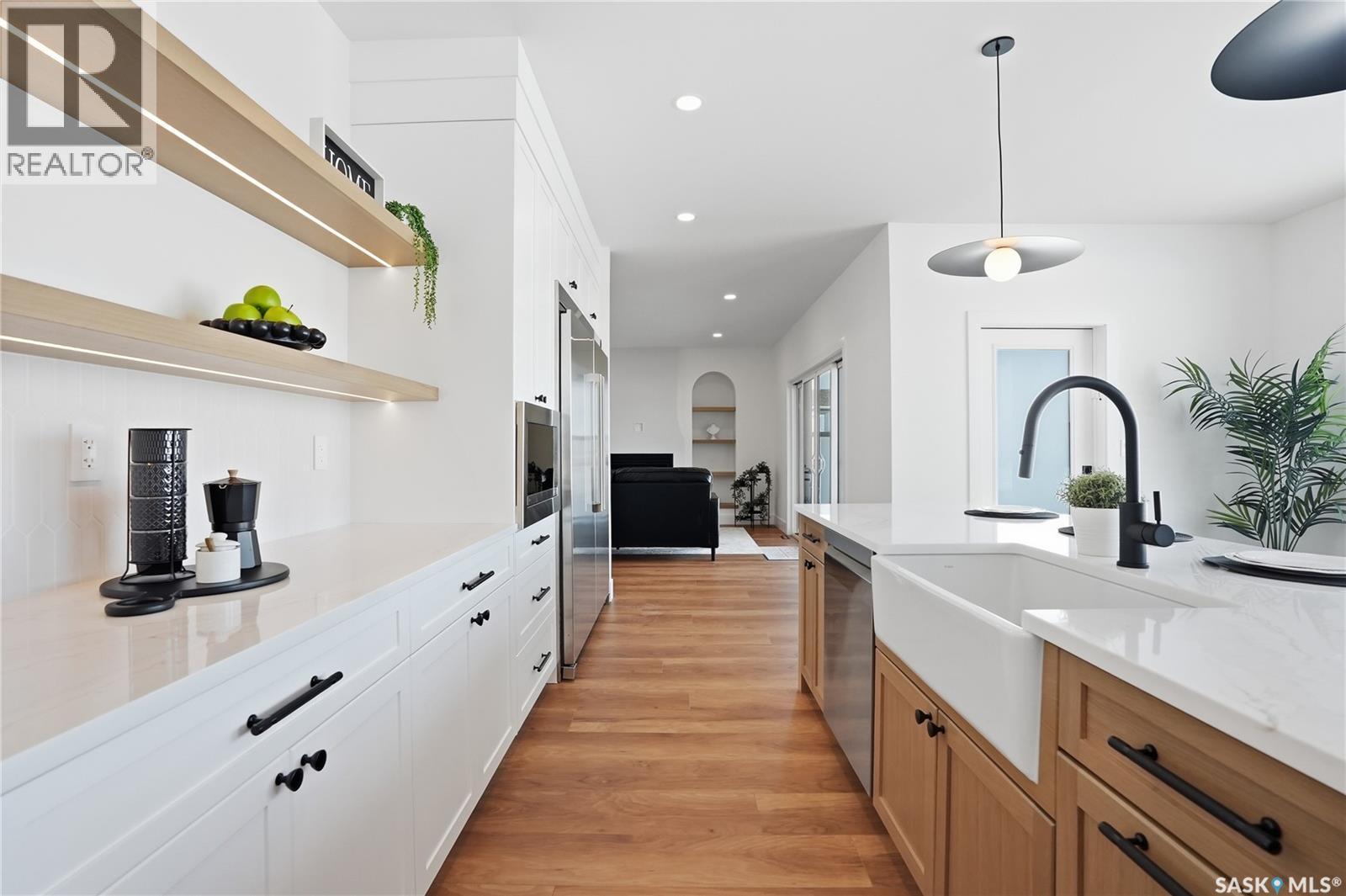 436 Augusta Boulevard, Warman, SK - Indoor Photo Showing Kitchen With Upgraded Kitchen