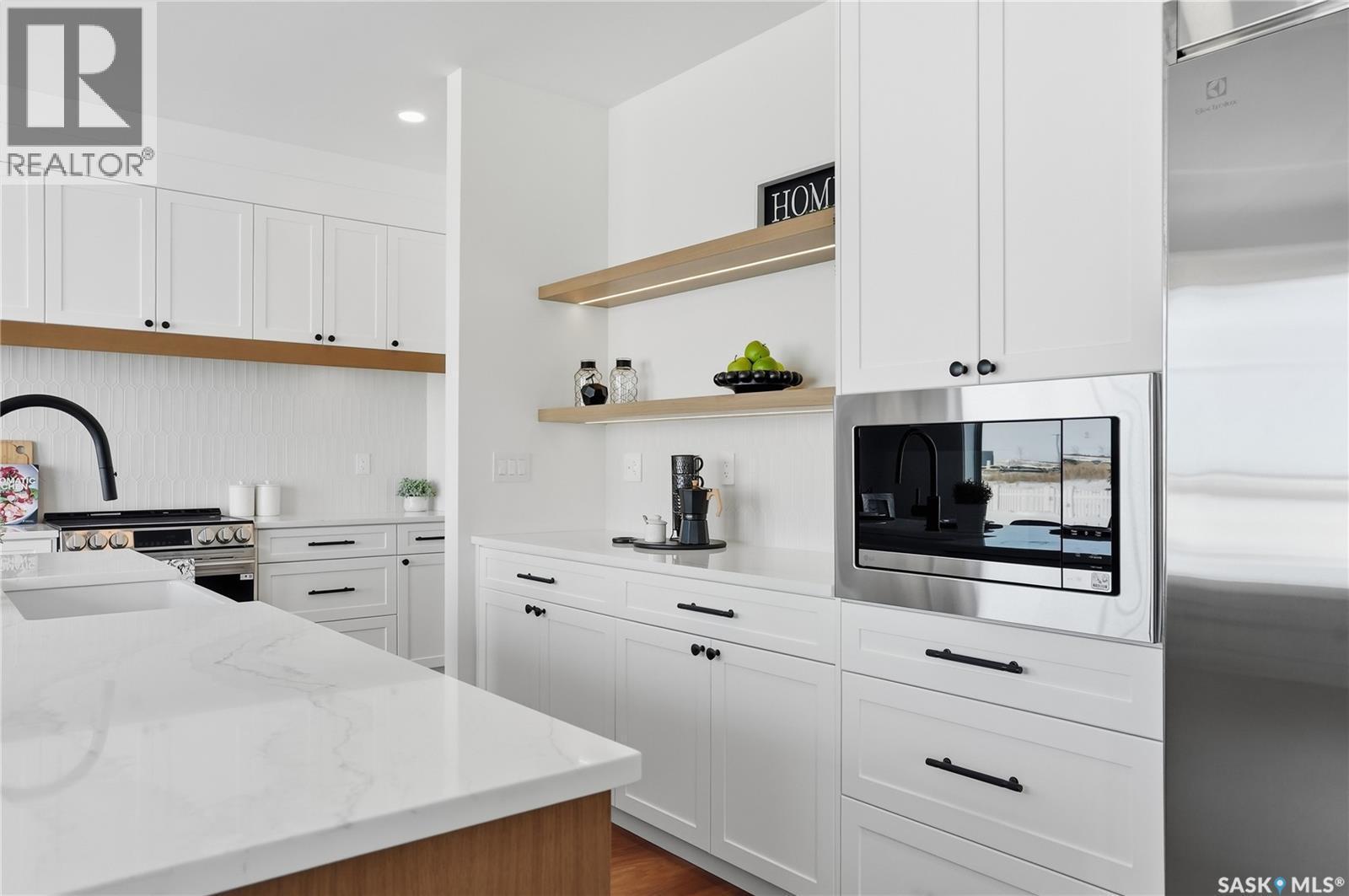 436 Augusta Boulevard, Warman, SK - Indoor Photo Showing Kitchen With Upgraded Kitchen