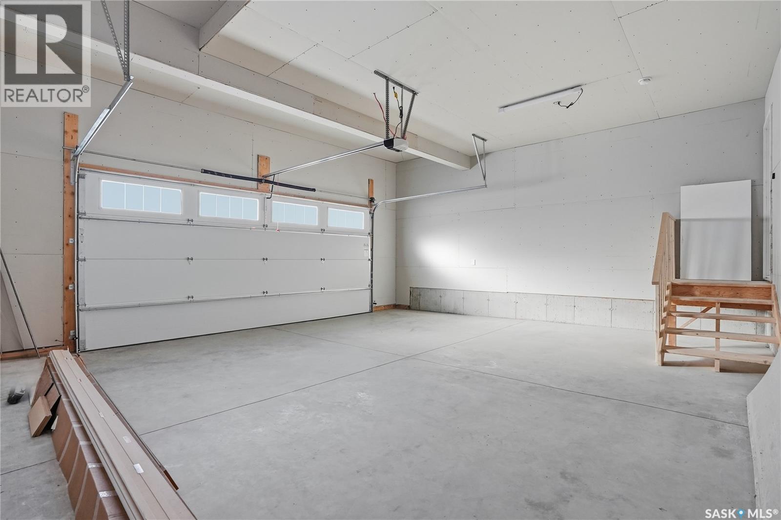 436 Augusta Boulevard, Warman, SK - Indoor Photo Showing Garage