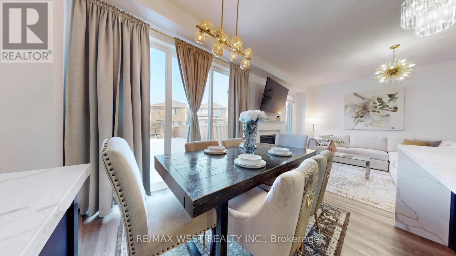 902 Sumac Crescent, Milton, ON - Indoor Photo Showing Dining Room