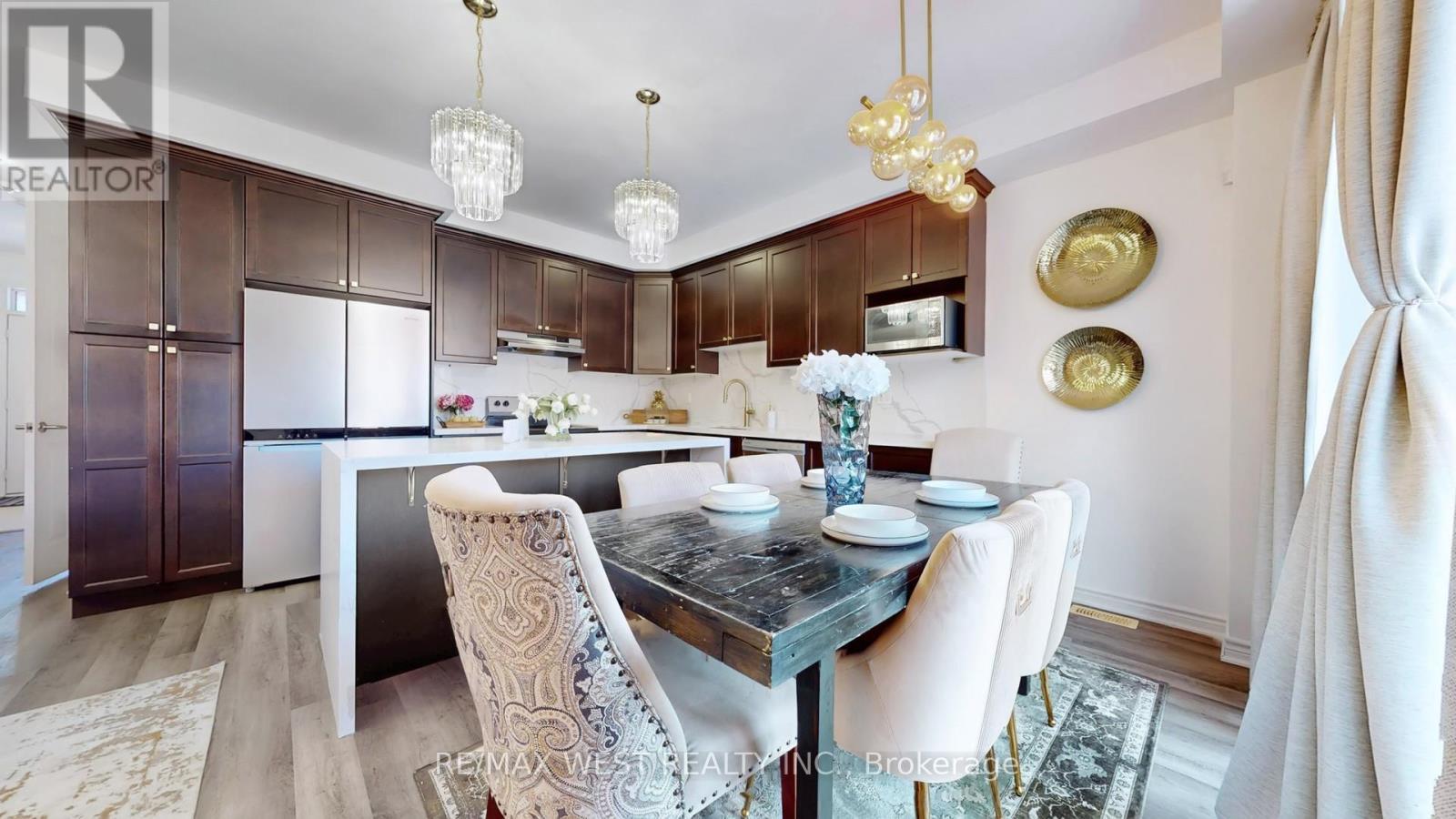 902 Sumac Crescent, Milton, ON - Indoor Photo Showing Dining Room