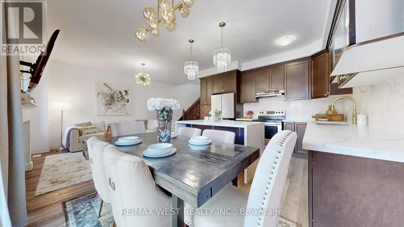 902 Sumac Crescent, Milton, ON - Indoor Photo Showing Dining Room