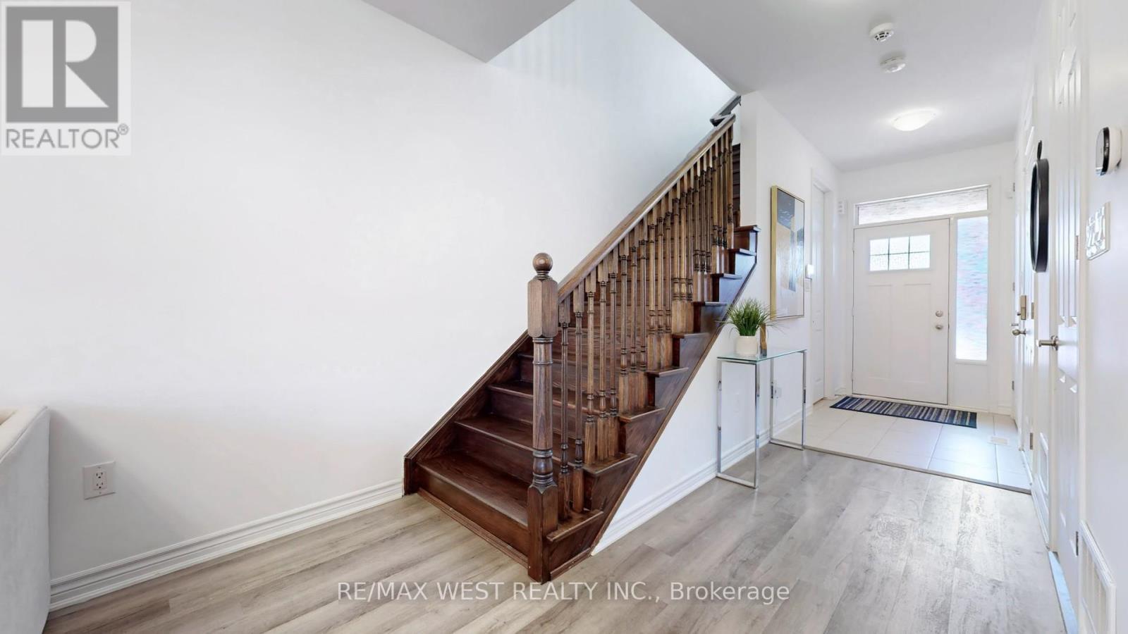 902 Sumac Crescent, Milton, ON - Indoor Photo Showing Other Room