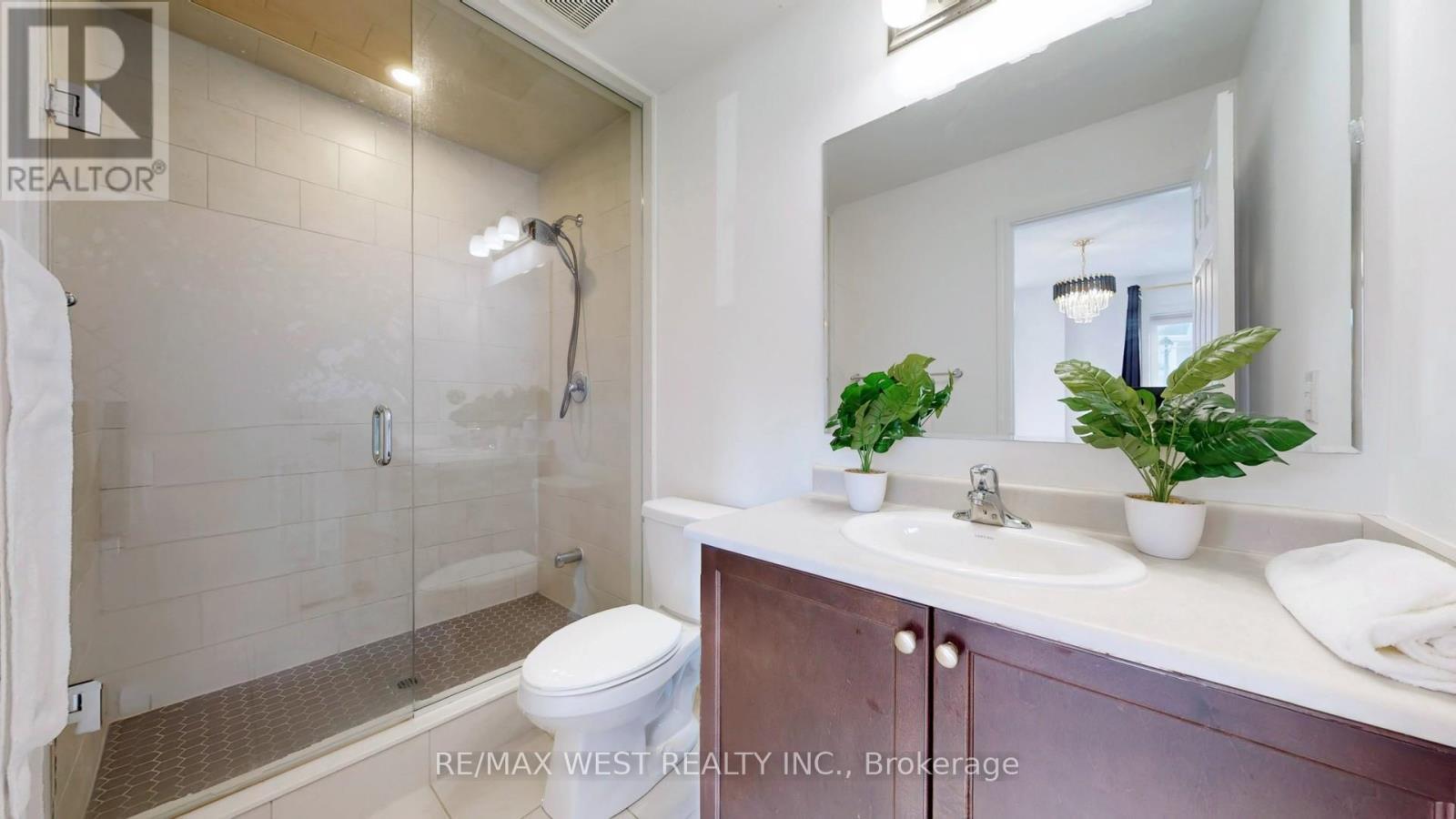 902 Sumac Crescent, Milton, ON - Indoor Photo Showing Bathroom
