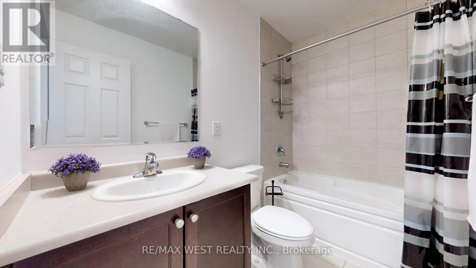 902 Sumac Crescent, Milton, ON - Indoor Photo Showing Bathroom