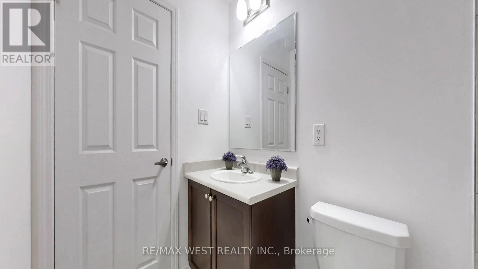 902 Sumac Crescent, Milton, ON - Indoor Photo Showing Bathroom