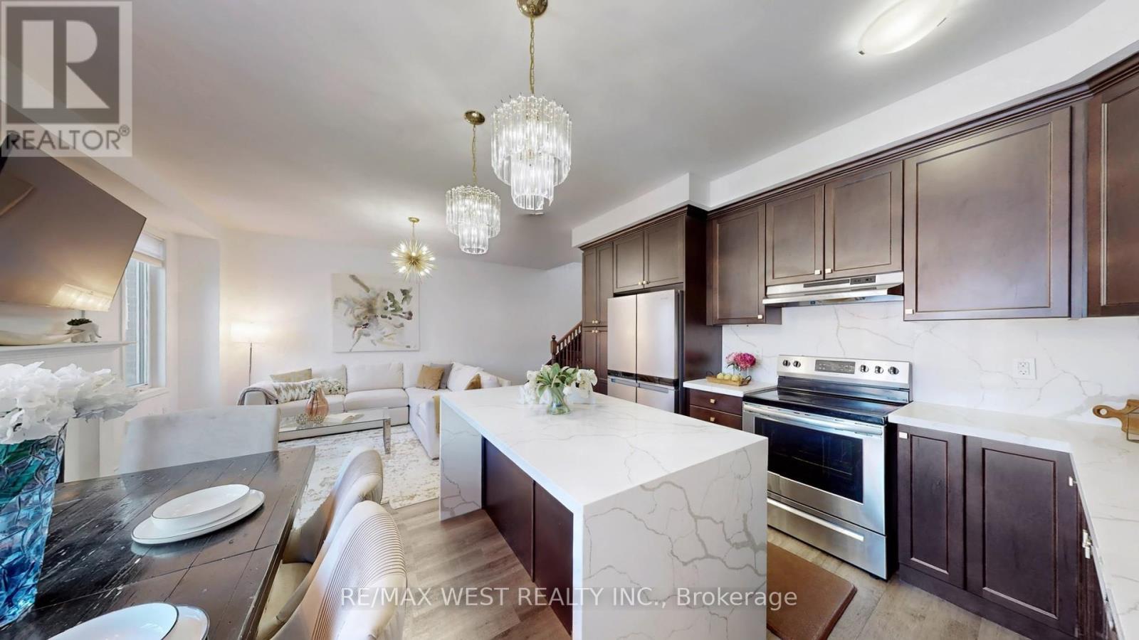 902 Sumac Crescent, Milton, ON - Indoor Photo Showing Kitchen With Upgraded Kitchen
