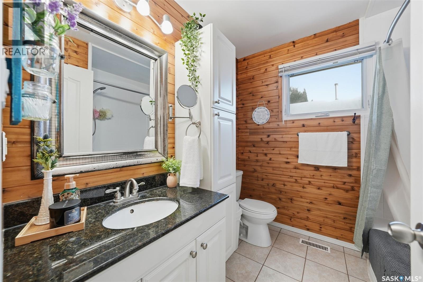 42 Macdowall Crescent, Prince Albert, SK - Indoor Photo Showing Bathroom