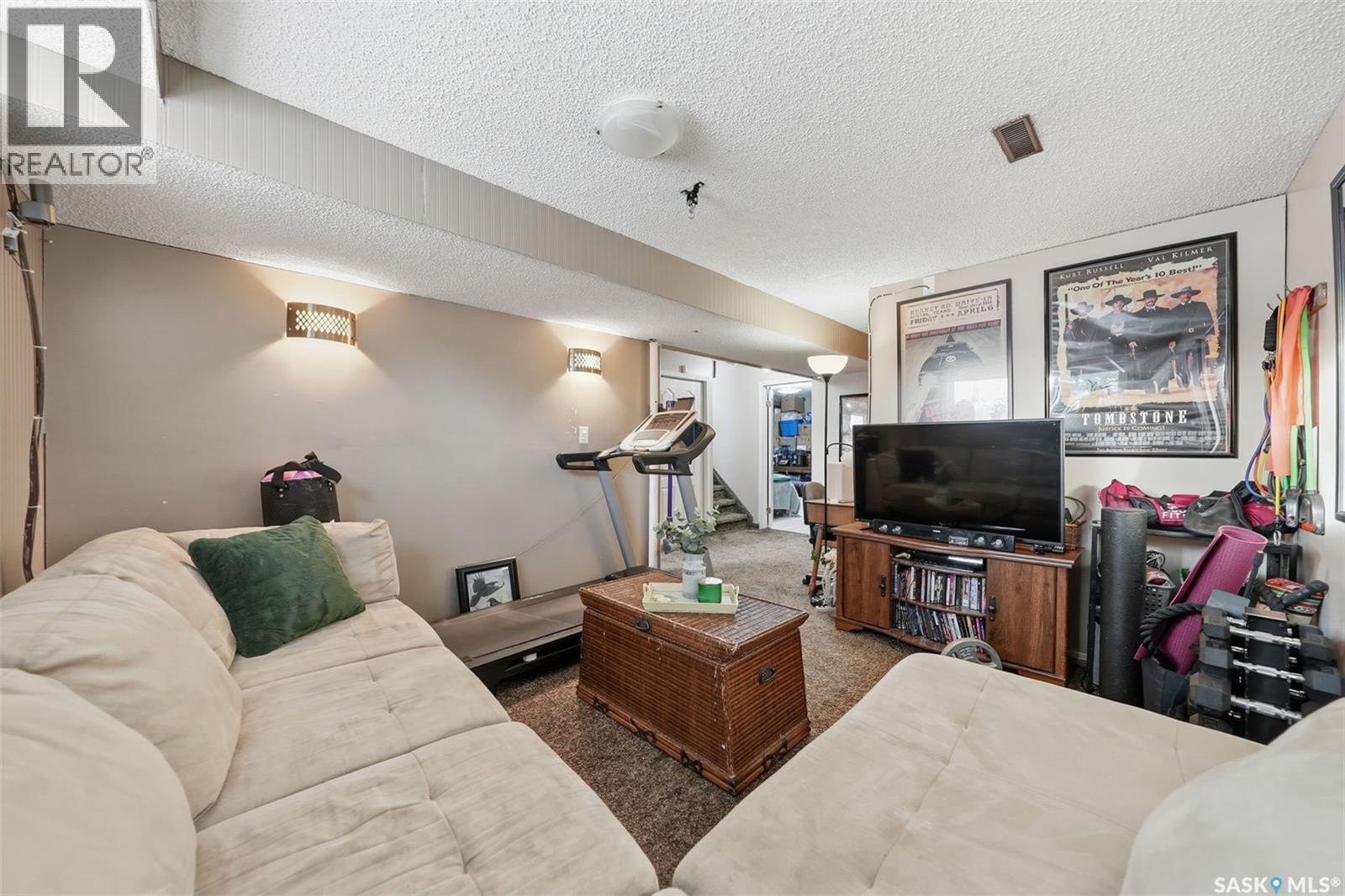 42 Macdowall Crescent, Prince Albert, SK - Indoor Photo Showing Living Room