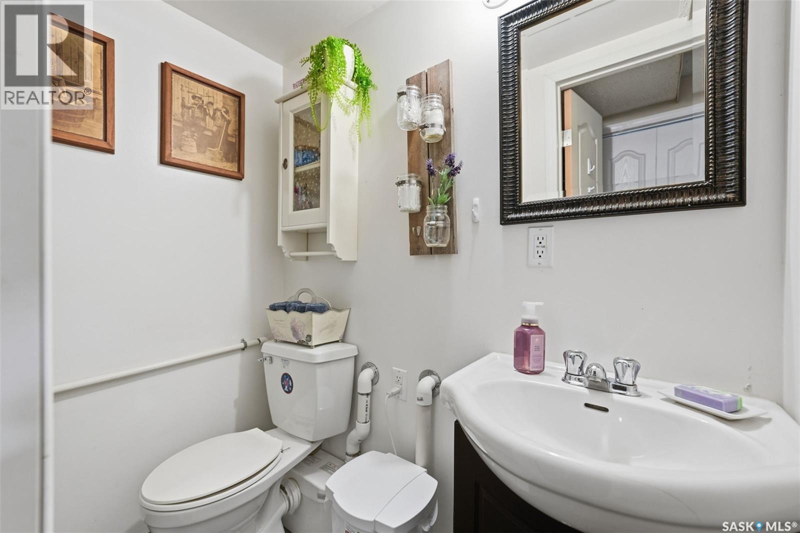 42 Macdowall Crescent, Prince Albert, SK - Indoor Photo Showing Bathroom