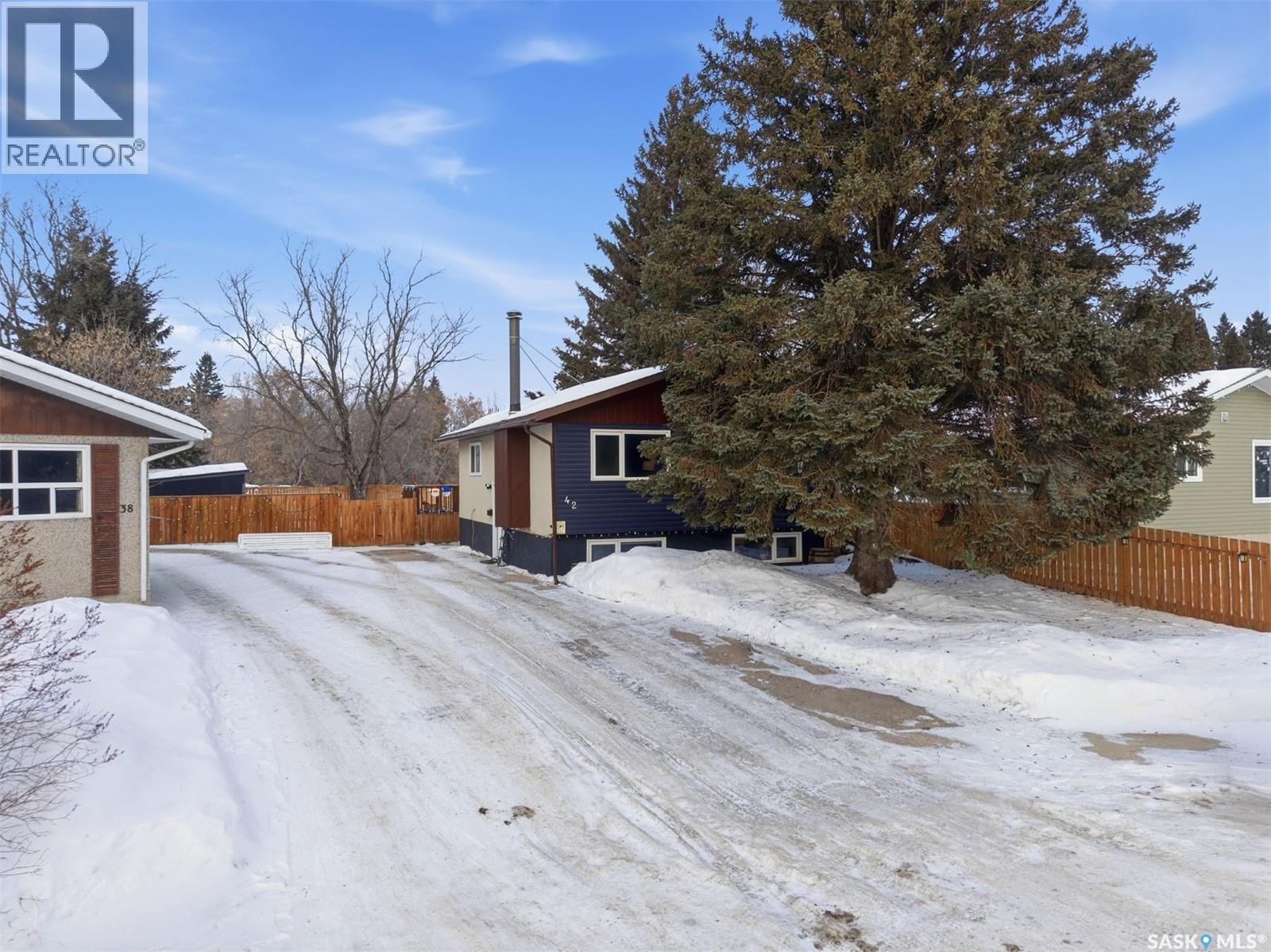 42 Macdowall Crescent, Prince Albert, SK - Outdoor