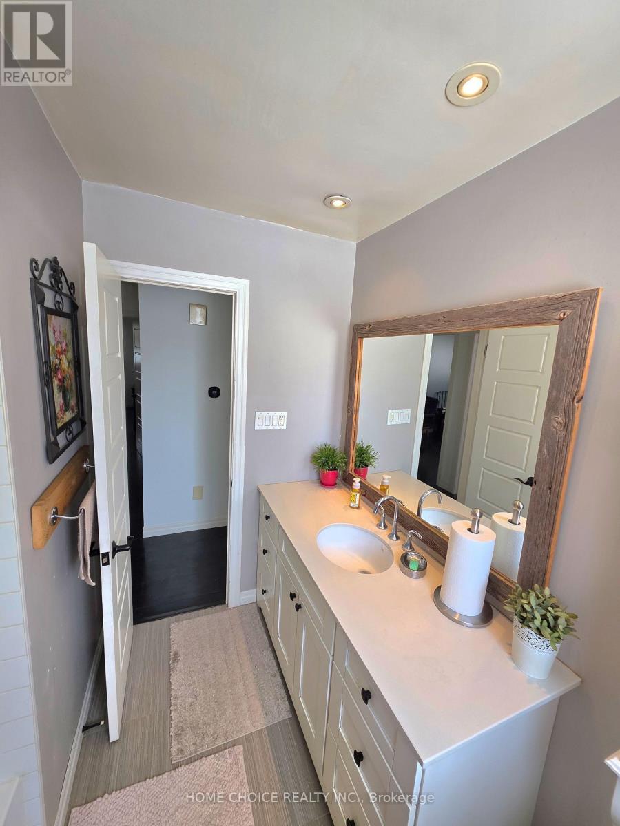 637 Pineridge Road, Waterloo, ON - Indoor Photo Showing Bathroom