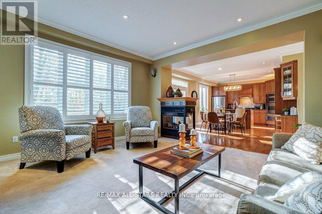 64 Button Crescent, Uxbridge, ON - Indoor Photo Showing Living Room