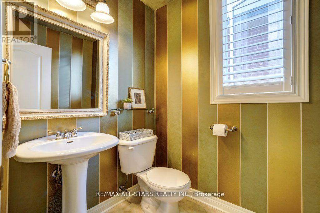 64 Button Crescent, Uxbridge, ON - Indoor Photo Showing Bathroom
