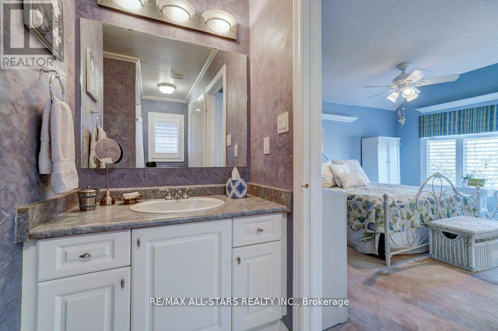 64 Button Crescent, Uxbridge, ON - Indoor Photo Showing Bathroom