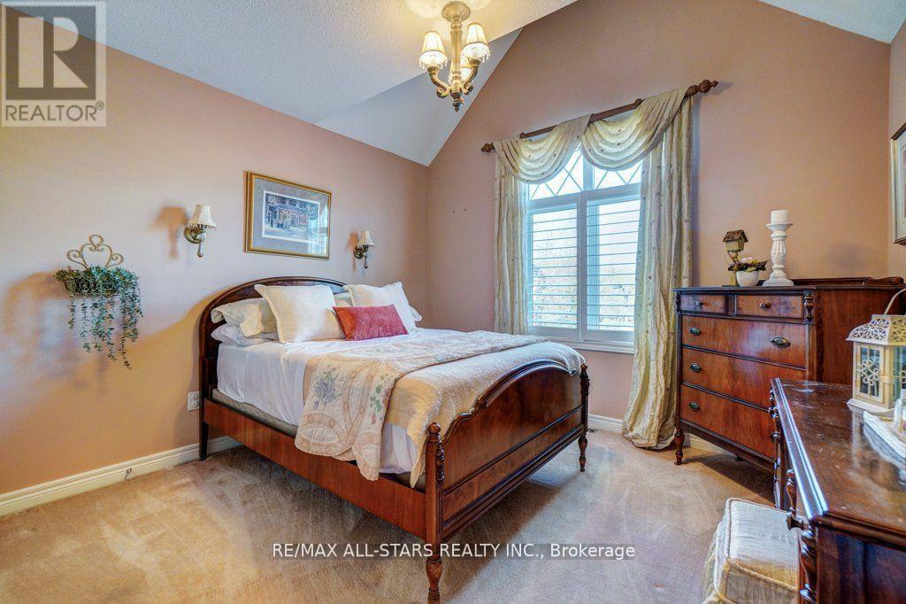 64 Button Crescent, Uxbridge, ON - Indoor Photo Showing Bedroom