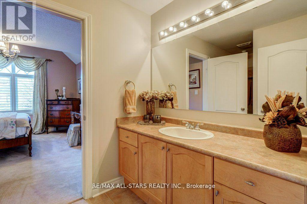 64 Button Crescent, Uxbridge, ON - Indoor Photo Showing Bathroom