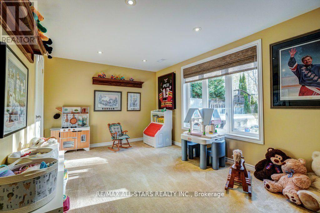 64 Button Crescent, Uxbridge, ON - Indoor