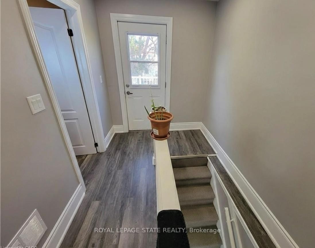 27 Belmont Avenue, Hamilton, ON - Indoor Photo Showing Other Room