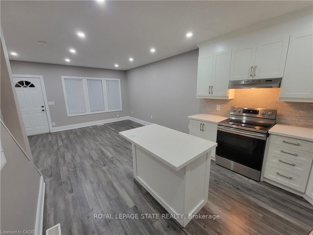 27 Belmont Avenue, Hamilton, ON - Indoor Photo Showing Kitchen