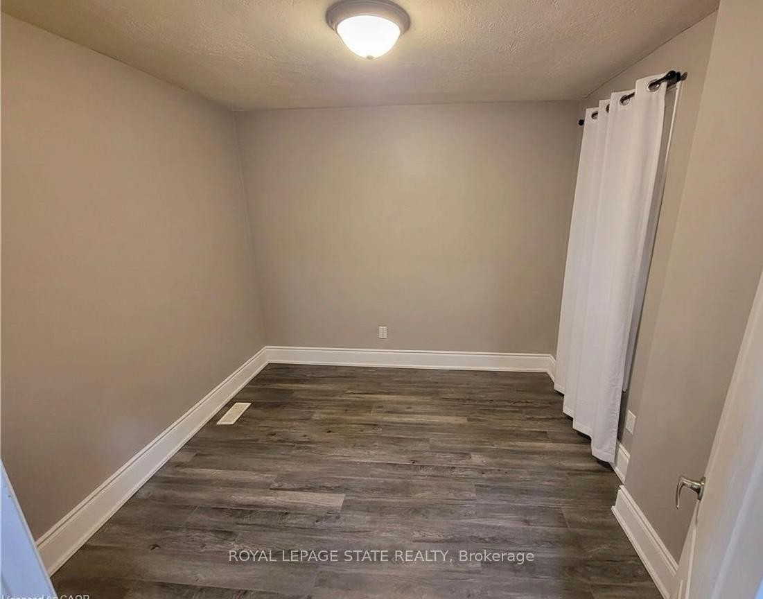 27 Belmont Avenue, Hamilton, ON - Indoor Photo Showing Other Room