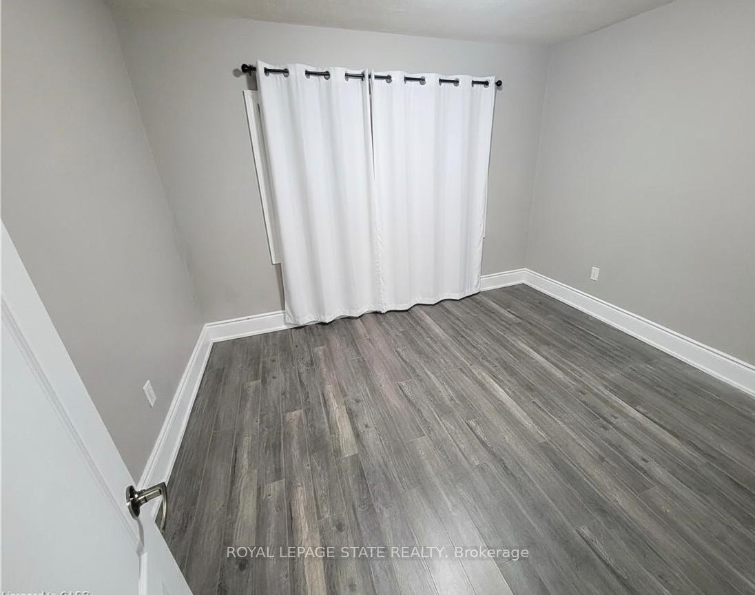 27 Belmont Avenue, Hamilton, ON - Indoor Photo Showing Other Room