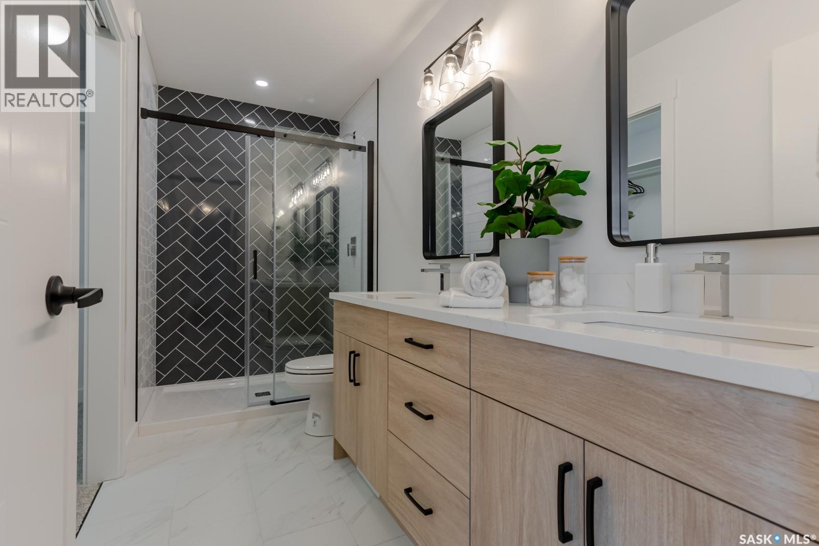 421 Traeger Close, Saskatoon, SK - Indoor Photo Showing Bathroom