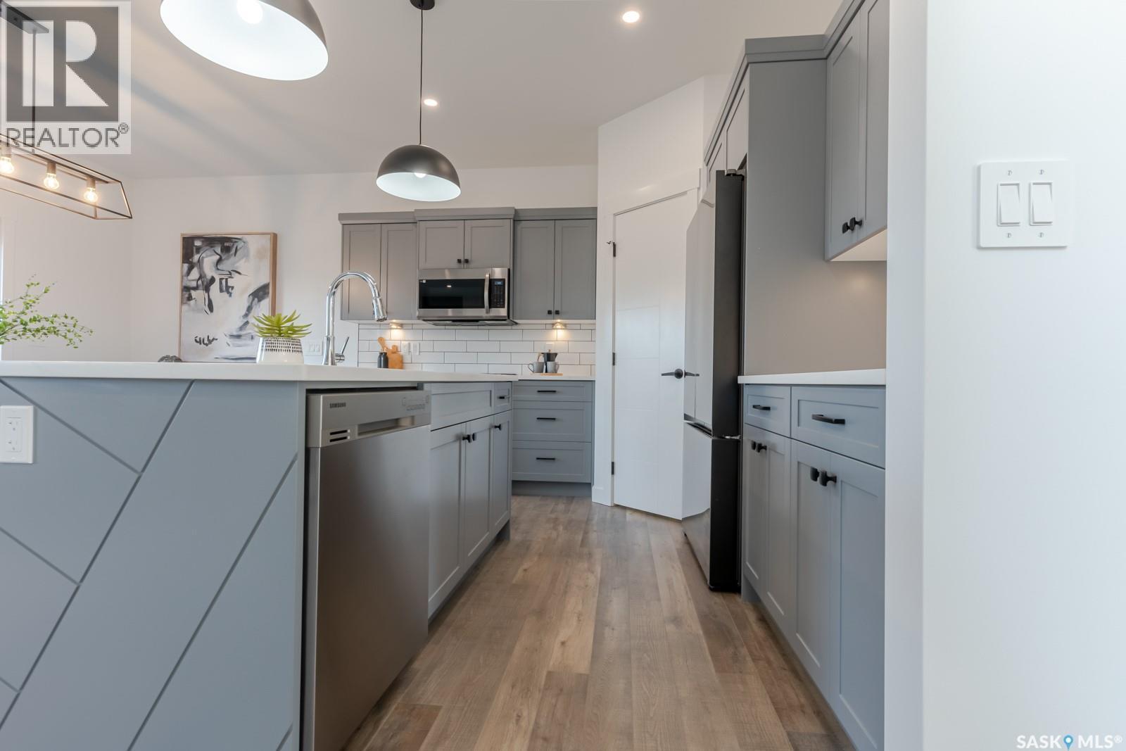 421 Traeger Close, Saskatoon, SK - Indoor Photo Showing Kitchen With Upgraded Kitchen