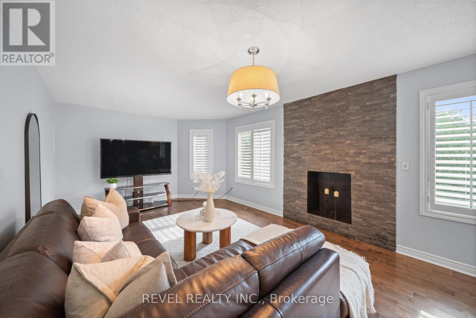 3723 Trelawny Circle, Mississauga, ON - Indoor Photo Showing Living Room With Fireplace