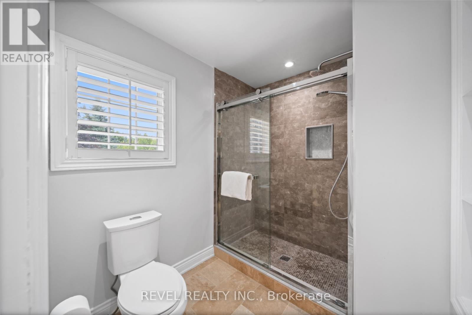 3723 Trelawny Circle, Mississauga, ON - Indoor Photo Showing Bathroom